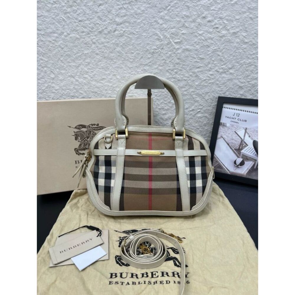 Burberry Women Pre-Loved Bag Very Good Condition